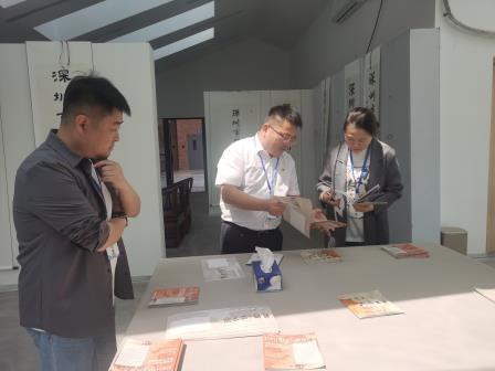 深圳市罗湖区中医院赵宏院长一行莅临罗湖外语小学洽谈中医药进校园建设工作
