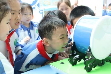 点亮“瞳”真之光，健康促进成长——景园实验小学开展预防近视健康宣传活动