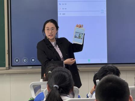 智慧校园齐探秘，魔法剪辑展创意——信息科技公开课引领学生数字素养提升