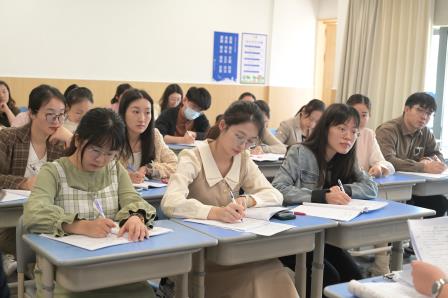 莲南小学“破茧”行动：以专业引领赋能新教师成长