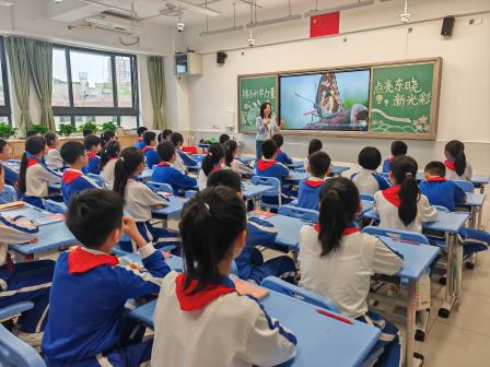 携手科学力量，点亮东晓新光彩——东晓小学举行科学副校长聘用仪式暨“蝴蝶之舞”科普讲座