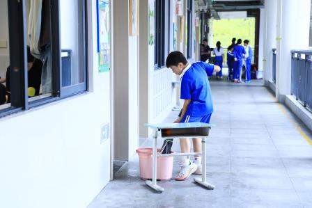 环境卫生大清扫 校园面貌展新颜 ——深圳市仙桐实验小学开展“美育一件事”大扫除活动