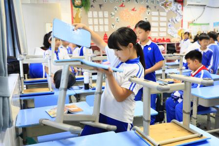 环境卫生大清扫 校园面貌展新颜 ——深圳市仙桐实验小学开展“美育一件事”大扫除活动