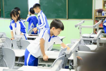 环境卫生大清扫 校园面貌展新颜 ——深圳市仙桐实验小学开展“美育一件事”大扫除活动