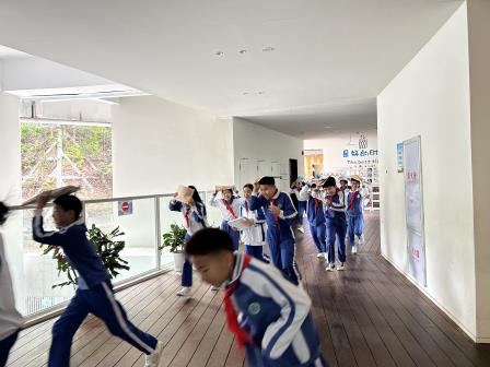 筑牢校园安全防线 ——罗湖未来学校开展地震应急疏散演练