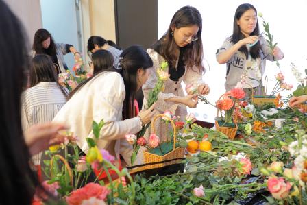 让生活 “花” 开 ，育美好 “心” 光——深圳市红桂小学举行教职工插花培训