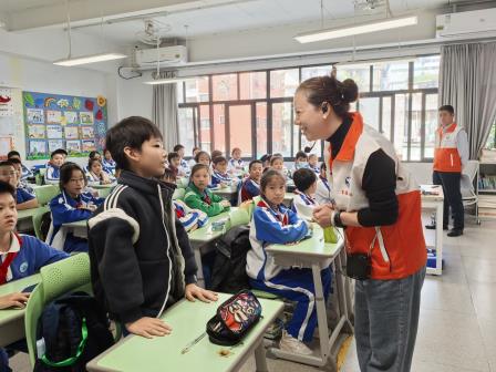 远离毒品危害，拥抱阳光未来——湖贝小学开展禁毒主题班会
