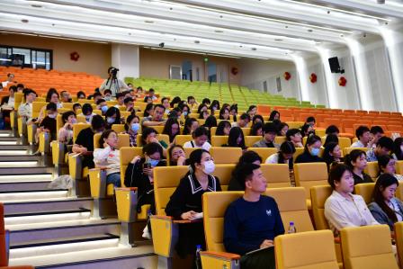 松风袅袅共话智联课堂 泉韵朗朗联动创变未来 ——深圳市松泉实验学校开展《罗湖教育云AI场景应用深度实训》校本培训