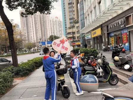《学雷锋践行初心，志愿者红暖鹏城——螺岭师生携手螺岭社区共谱爱心公益篇章》