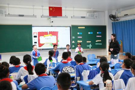 十项考核炼真功，新师破茧展芳华——罗湖区教科院到深圳市莲南教育集团安芳小学开展2025年新教师“10项基本功”过关考核指导行动