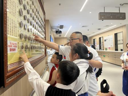 七彩志愿‘贝’有爱·雷锋精神代代传 ——翠北实验小学开展探访水贝党群服务中心“行走的思政课”实践活动（第20期）