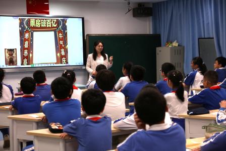 名师入校赋能，研修启迪新思——罗湖小学开展邵君名师工作室研修活动