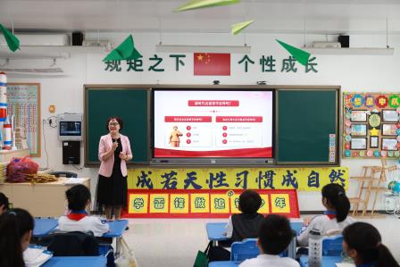 传承雷锋精神，培育时代新人 ——翠北实验小学举行‘学雷锋，做追锋少年‘主题班队会
