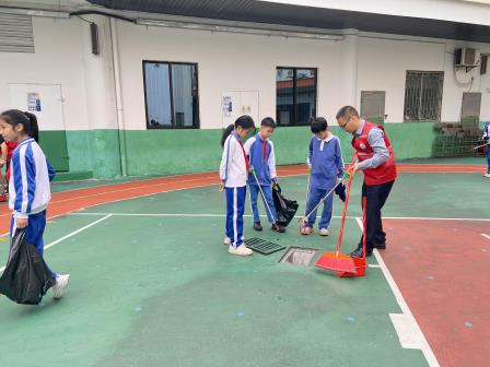 雷锋就在身边、雷锋就在心中