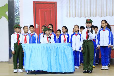 深圳市仙桐实验小学举行“向雷锋叔叔学习”主题升旗仪式