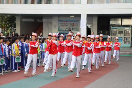 雷锋精神砺初心，五老领航育新人 ——深圳市泰宁小学举办纪念学雷锋62周年主题活动