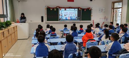 一元微光   传递大爱——深圳市东晓小学开展“学雷锋”德育贯通课程活动