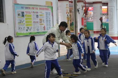 专家把脉促成长 深耕课堂提素养———罗湖区教科院到深圳市人民小学开展新教师“10项基本功”过关考核指导行动