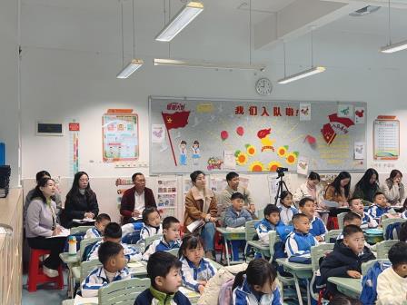 视导赋能指方向 精准把脉促提升——区教科院专家到红桂小学开展教学视导活动
