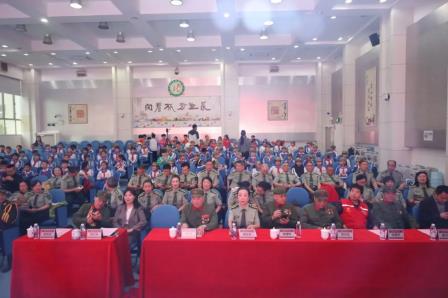 战斗英雄走进草埔小学传承雷锋精神