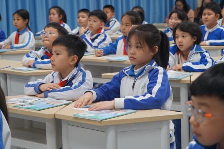 专家指导明方向 深耕课堂启新程——罗湖小学邀请特级教师徐永红开展评课指导活动
