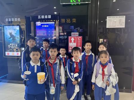 爱心企业共助力 观影哪吒暖童心 ——金光华南国影城为罗湖小学学生开展爱心观影活动