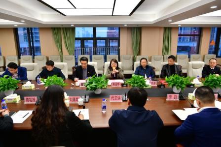 松山仰止共登一步 泉韵不辍传承引领 ——曾挺宇名书记工作室授牌暨首次研讨会议在深圳市松泉实验学校成功举行