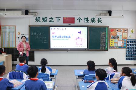 做健康小卫士 做文明小标兵 ——深圳市翠北实验小学第9周主题班会