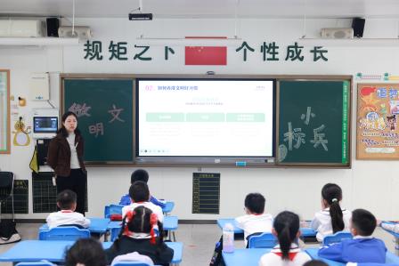 做健康小卫士 做文明小标兵 ——深圳市翠北实验小学第9周主题班会