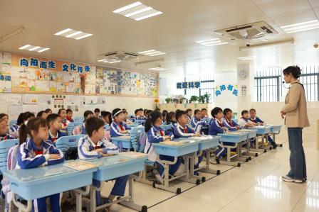 做健康小卫士 做文明小标兵 ——深圳市翠北实验小学第9周主题班会