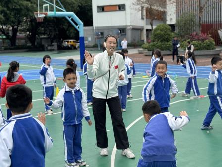 破茧育新苗，深耕启未来——罗湖区新教师“十项基本功”达标过关行动走进翠茵