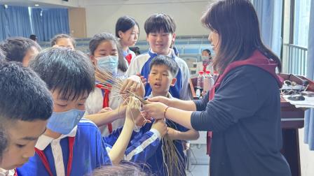 传承匠心 点亮求学之路 ——靖轩小学开展行走的思政课