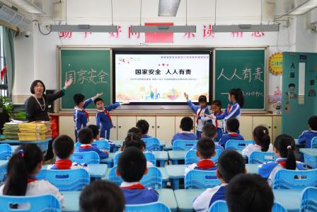 爱护环境，低碳生活—— 深圳市锦田小学举行第十周升旗课程展示活动