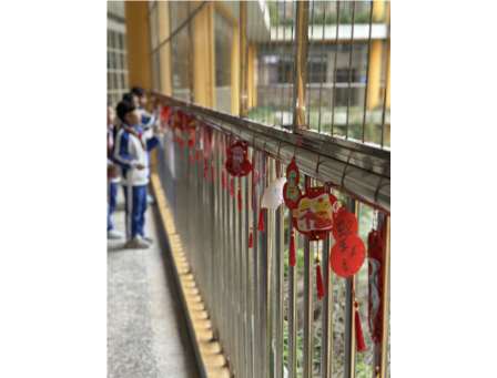当走廊变身画廊：深圳市向西小学开展校园美育实践活动