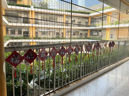 当走廊变身画廊：深圳市向西小学开展校园美育实践活动