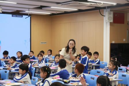 罗湖区小学数学“教评学苑”系列研讨活动——聚焦新教材，同构话新篇 