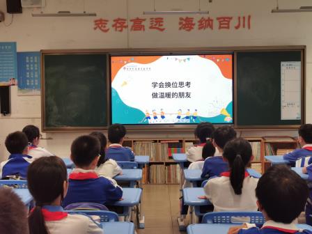 深圳市螺岭外国语实验学校开展第十周升旗课程展示活动