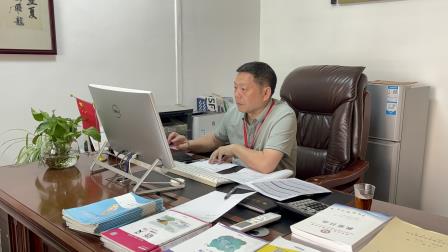 第六责任区督学到新华外国语学校开展中小学“双减+”专项督导