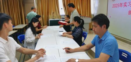 智慧启迪青春 同行跨越高山——新秀小学举行2025年实习教师“教学成长共同体”缔结签约活动
