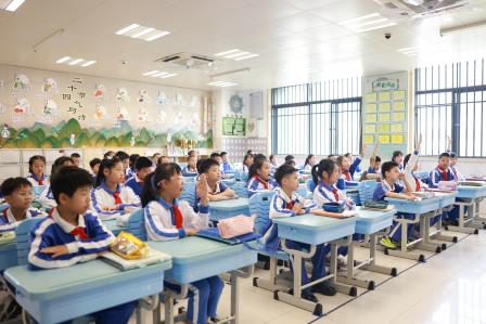 悦纳自我，向阳而生 ——翠北实验小学第10周主题班会