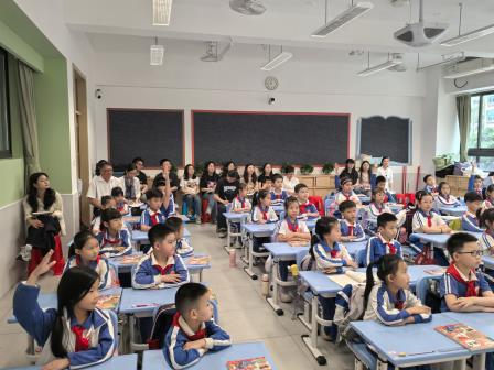东晓小学开展名师公开课为青年教师成长“引路”