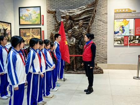 缅怀革命先烈  争做新时代好少年 ——景园实验小学党支部开展清明节纪念烈士活动