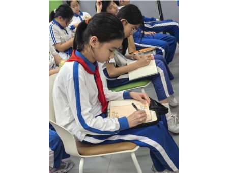 深圳市翠竹教育集团滨河小学开展“诗意走读”活动