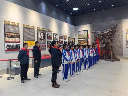 缅怀革命先烈  争做新时代好少年 ——景园实验小学党支部开展清明节纪念烈士活动