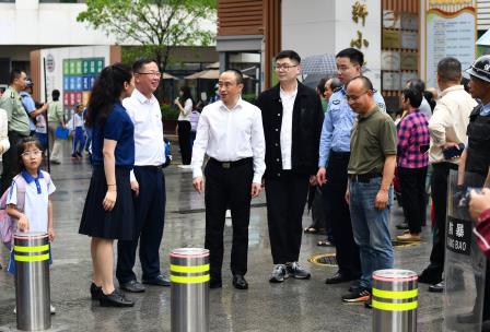 多方联动筑屏障 平安校园护成长 ——深圳市靖轩小学开展平安校园共建暨校门口安全防护整治验收汇报会