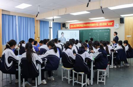 思政金课融诗韵,登高望远悟人生
