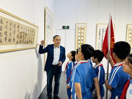 传承先锋精神，弘扬奋斗文化 ——深圳市罗湖区湖贝小学开展“行走的思政课”暨主题党日活动