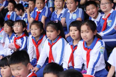 德育浸润 美育塑魂 ——翠竹外国语实验学校德美共育社会实践纪实