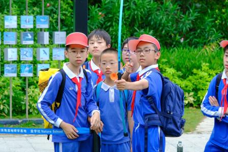 德育浸润 美育塑魂 ——翠竹外国语实验学校德美共育社会实践纪实