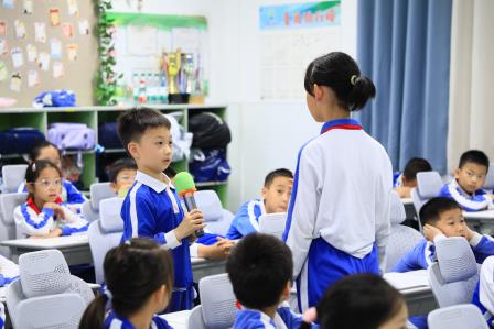 用故事传递爱心，以行动践行雷锋精神——深圳市仙桐实验小学开展“故事学长”活动